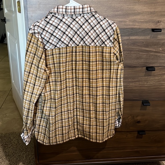 Shacket - Picture 4 of 6